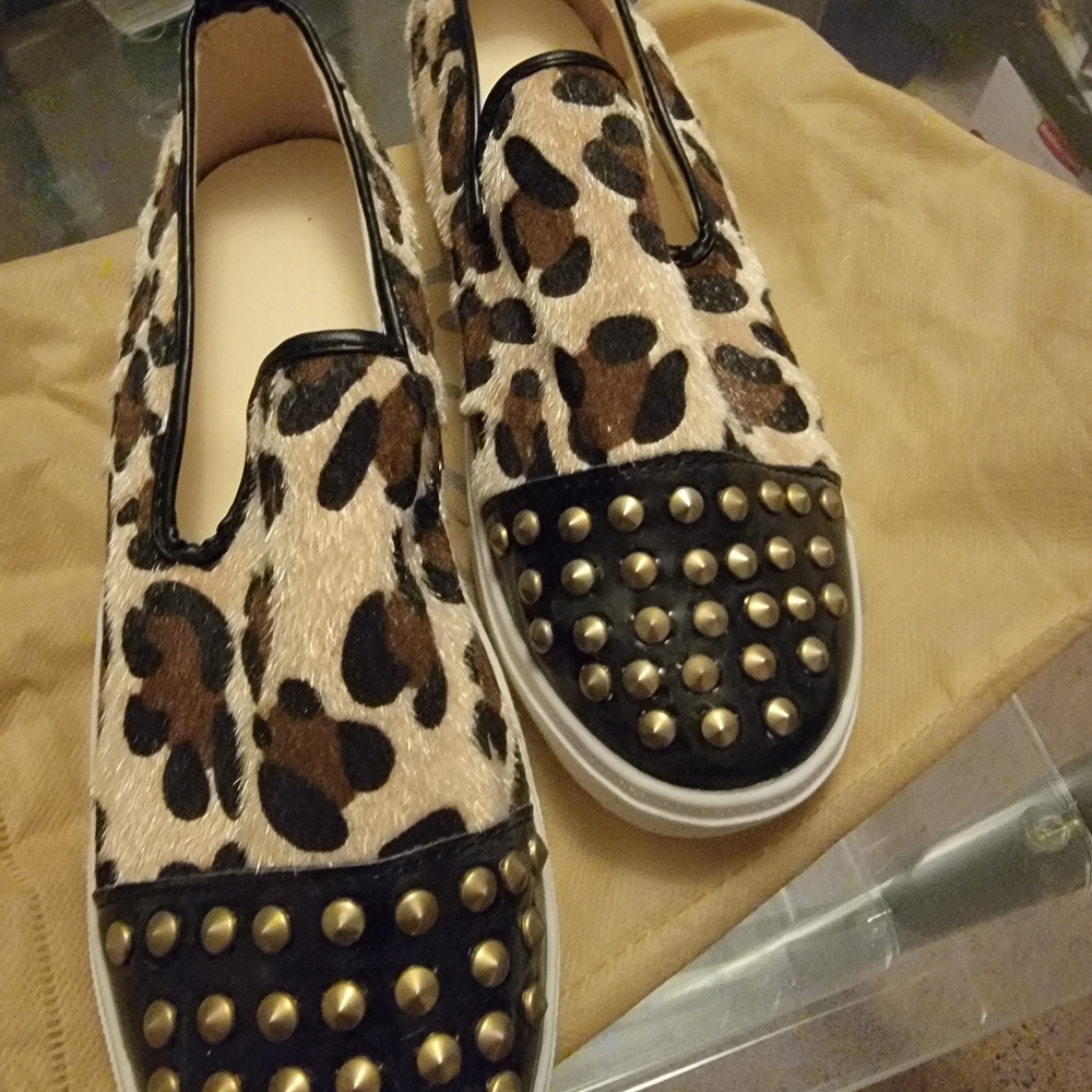New slip on leopard print size 7 1/2 shoes